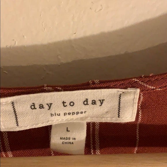 front tie dress with buttons - Picture 2 of 3